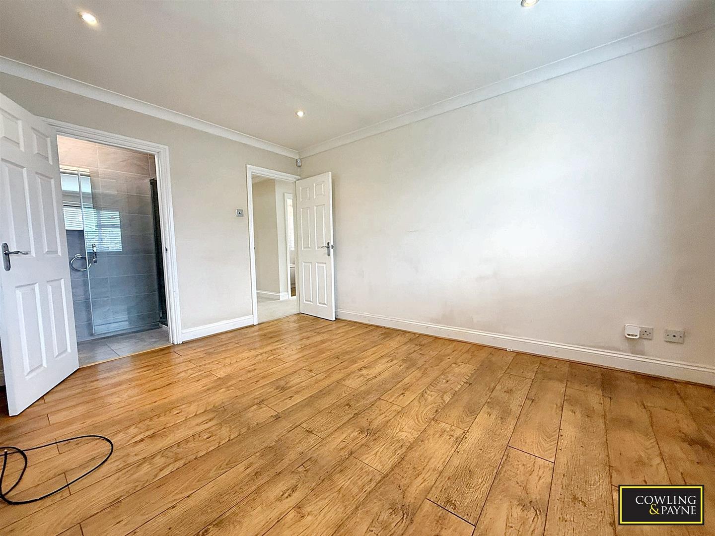 Bruce Grove, Wickford